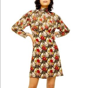 BNWT topshop dress in adorable floral pattern